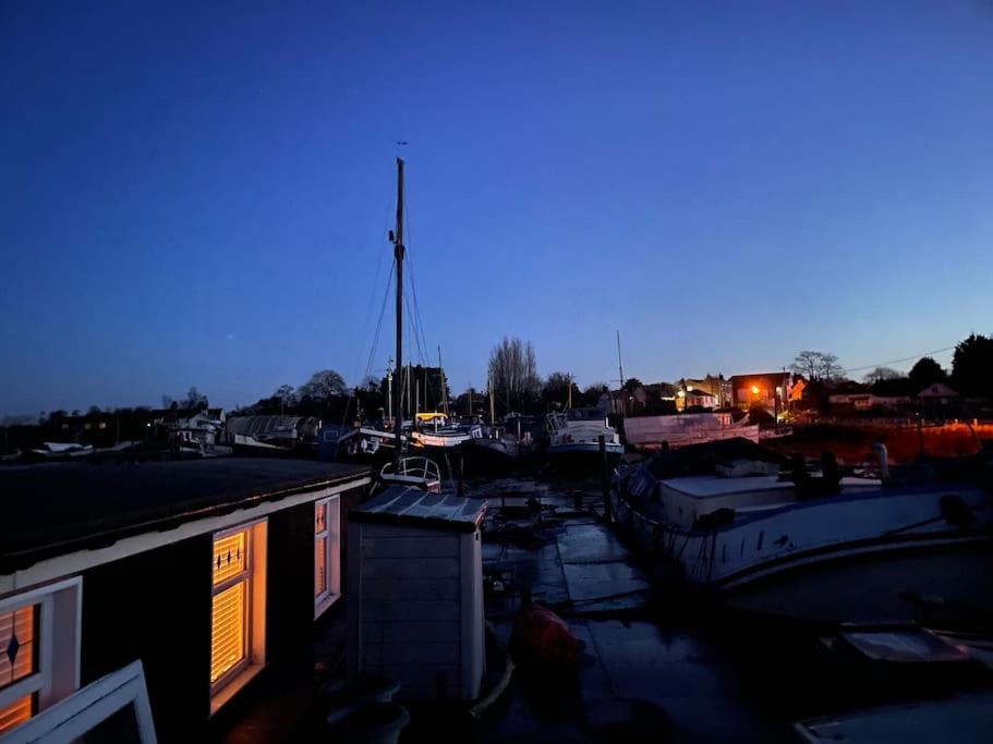 Toosey Lass - St Osyth Creek Saint Osyth Εξωτερικό φωτογραφία